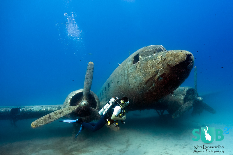 Illustration for article titled In the event of a water landing, your plane will become a work of art